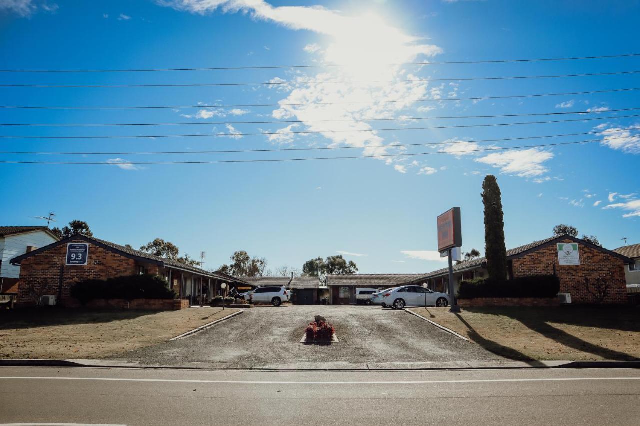 Denman Motor Inn Extérieur photo