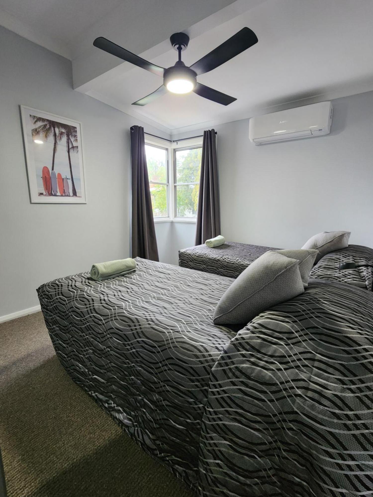 Denman Motor Inn Extérieur photo