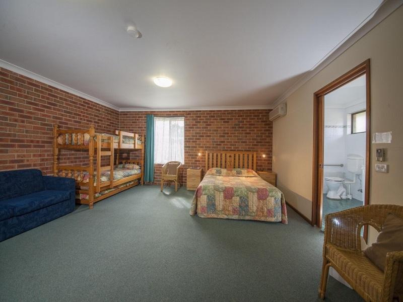 Denman Motor Inn Extérieur photo